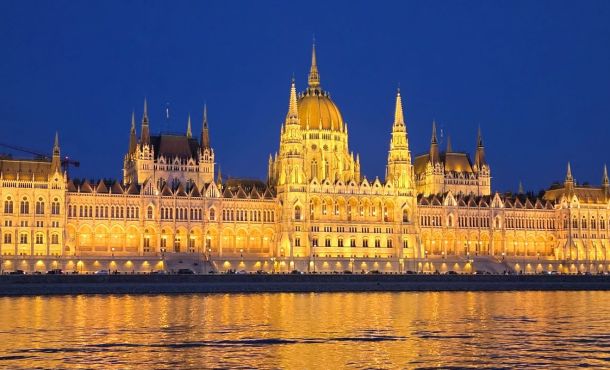 Βουδαπέστη - Μια λάμψη πάνω στο Δούναβη - Διαμονή στη Βουδαπέστη, 5 ημέρες αεροπορικώς από Θεσσαλονίκη ‣ Χριστούγεννα - Πρωτοχρονιά - Ιανουάριος (IC)