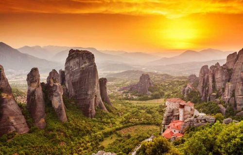 Πάσχα στην σκιά των Μετέωρων, 3 ημέρες οδικώς από Θεσσαλονίκη‣ Πάσχα (P)