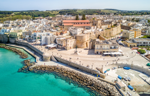 Ελληνόφωνα χωριά Απουλίας, 5 ημέρες οδικο - αεροπορικώς από Θεσσαλονίκη ‣ 28η Οκτωβρίου (Μ) 