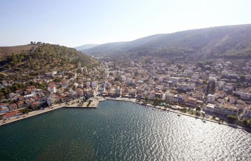 Αμφιλοχία, 3 ημέρες οδικώς από Θεσσαλονίκη  ‣ Αγίου Πνεύματος (P)