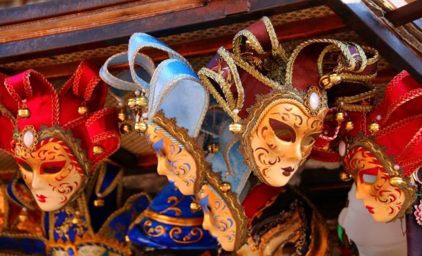 Βενετσιάνικο καρναβάλι στο νησί των Φαιάκων, την Κέρκυρα, 3,4 ημέρες οδικώς από Θεσσαλονίκη ‣ Απόκριες