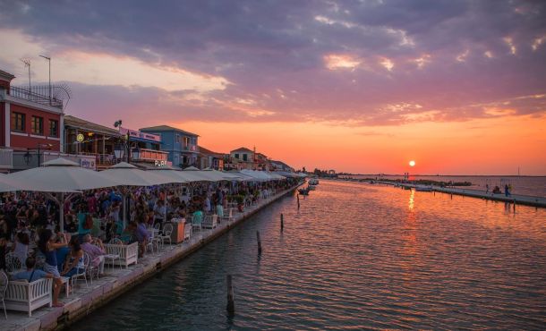 Λευκάδα, 4, 5 ημέρες οδικώς από Θεσσαλονίκη ‣  Ιούλιος- Αύγουστος- Σεπτέμβριος (AP)