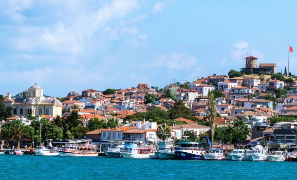 Αϊβαλί, 4 ημέρες οδικώς από Θεσσαλονίκη ‣ Απόκριες - 25η Μαρτίου (M)