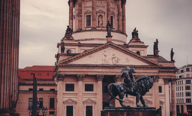 Αυτοκρατορική Βιέννη, 4 ημέρες αεροπορικώς από Θεσσαλονίκη ‣  25η Μαρτίου (Α)