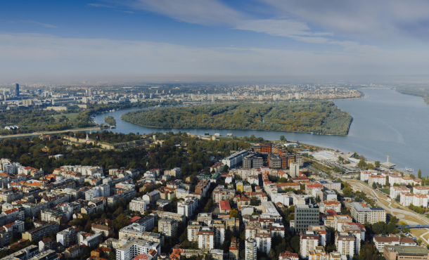 Βελιγράδι, Η λεύκη πόλη 5 ημέρες αεροπορικώς από Θεσσαλονίκη ‣ 28η Οκτωβρίου (M)