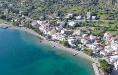Αντίκυρα, 5 ημέρες οδικώς από Θεσσαλονίκη ‣ Αύγουστος (P)