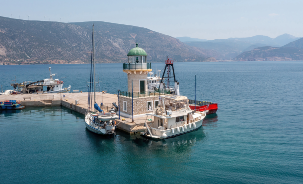 Αντίκυρα, 3 ημέρες οδικώς από Θεσσαλονίκη ‣ Αγίου Πνεύματος (P)