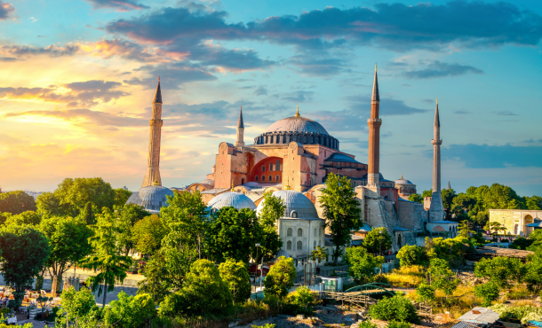 Κωνσταντινούπολη - Άγιο Πνεύμα στην Αρχόντισσα του Βοσπόρου, 4,5 ημέρες οδικώς από Θεσσαλονίκη ‣ Αγίου Πνεύματος (M)