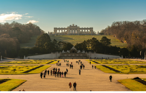 Αυτοκρατορική Βιέννη, 4 ημέρες αεροπορικώς από Θεσσαλονίκη (Για κρατήσεις έως 30/10 -10% από την αναγραφόμενη τιμή & - 10% στην επόμενη κράτηση για 2026) ‣ Χριστούγεννα - Πρωτοχρονιά - Θεοφάνεια (Z)